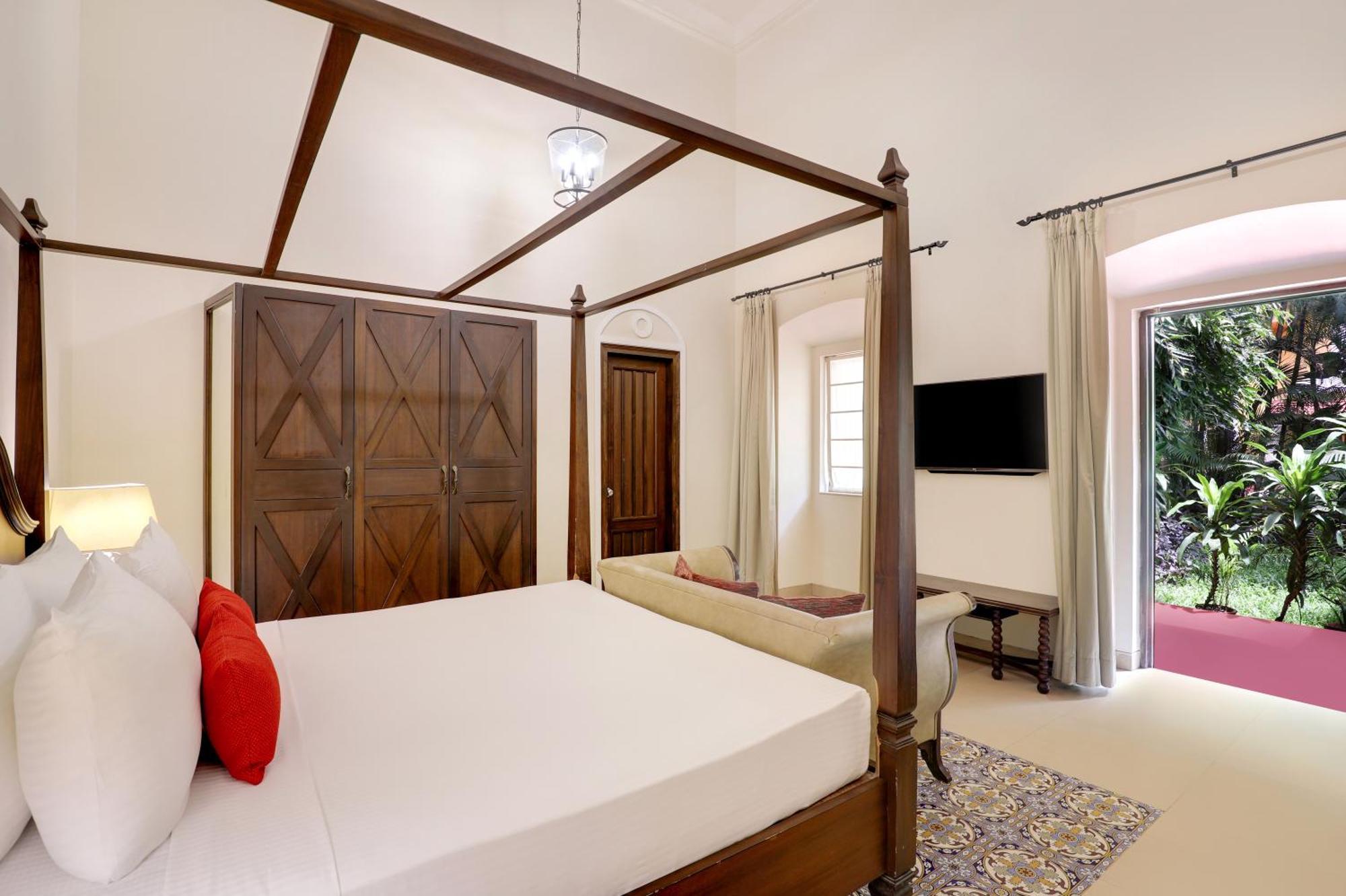 Lemon Tree Amarante Beach Resort, Goa Кандолим Экстерьер фото